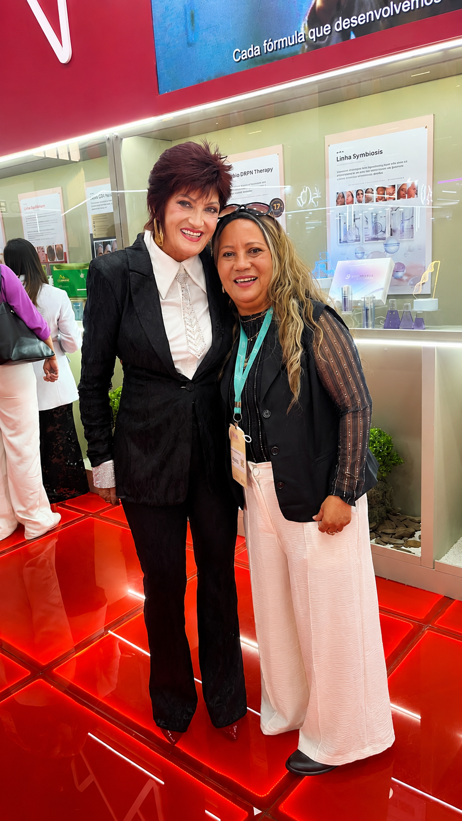 Dona Magnólia com especialista no Estetika